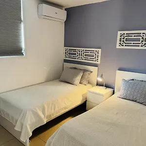 Apartment Hollywood, Yabucoa